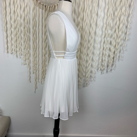 Fame & Partners White Pleated Mini Dress size US/0 - Picture 2 of 10
